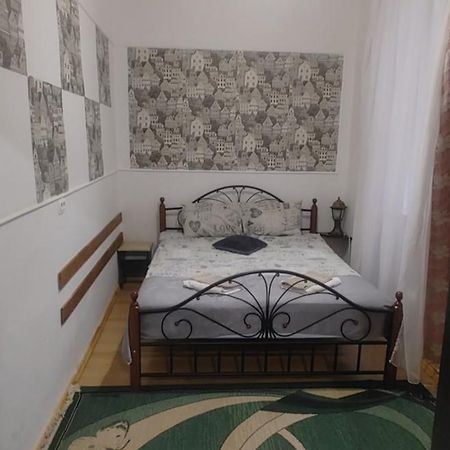 Apartment Near Rynok Square ลวีฟ ภายนอก รูปภาพ
