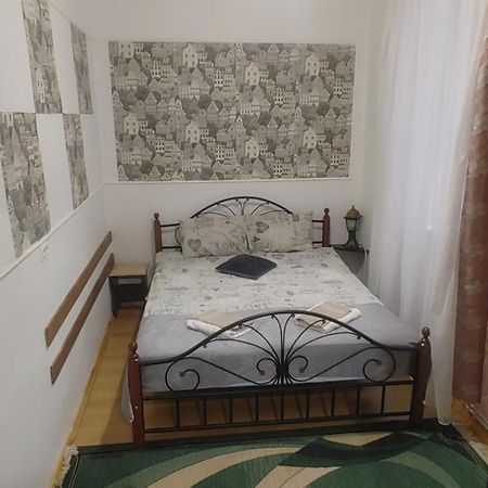 Apartment Near Rynok Square ลวีฟ ภายนอก รูปภาพ